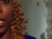 Elle prend bains d’eau javel, elle accro liquide