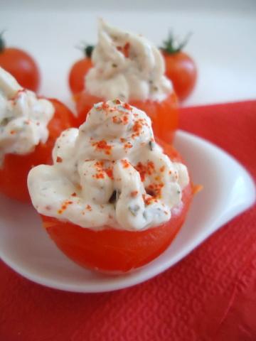 TOMATES CERISES FARCIES AU CHEVRE FRAIS