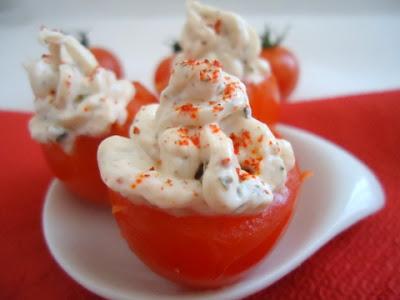 TOMATES CERISES FARCIES AU CHEVRE FRAIS