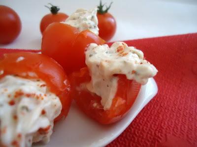 TOMATES CERISES FARCIES AU CHEVRE FRAIS