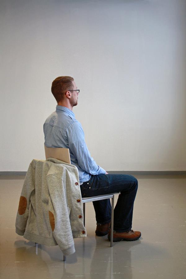 Hanger Chair le design hongrois par Andras Kerekgyarto