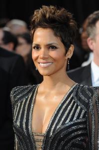 Halle-Berry-lors-de-la-85e-ceremonie-des-Oscars-a-Los-Angeles-le-24-fevrier-2013_portrait_w858