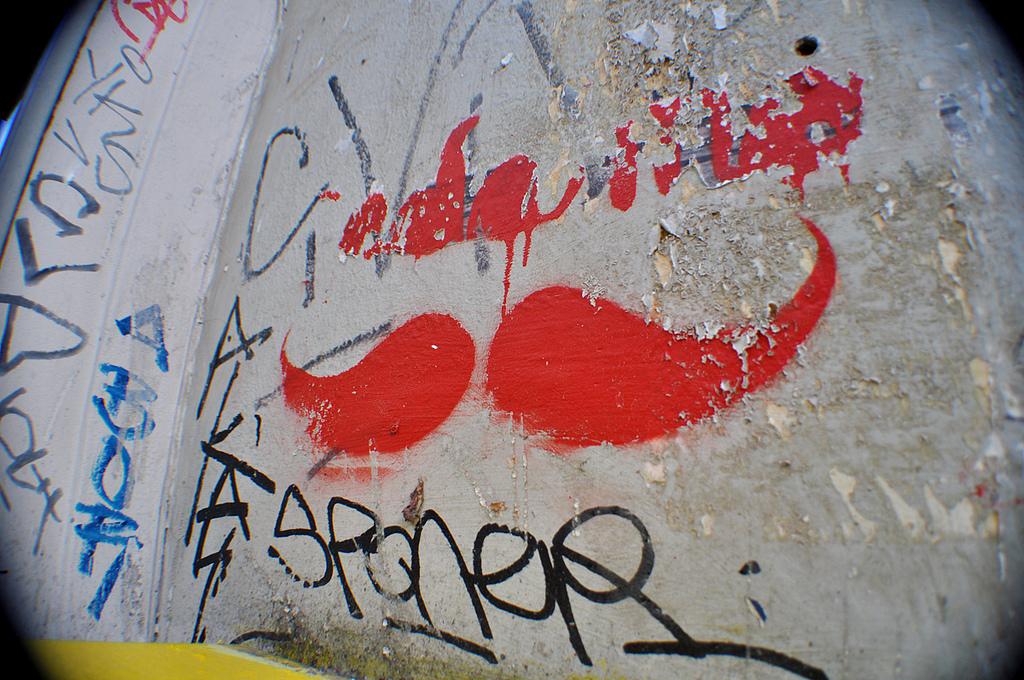 Mme Moustache pochoir