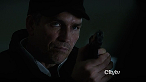 person-of-interest-jim-caviezel-tf1-batman.png