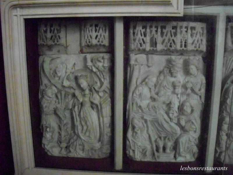 KERMARIA(22)-Des Statues pour un Intérieur bien Conservé