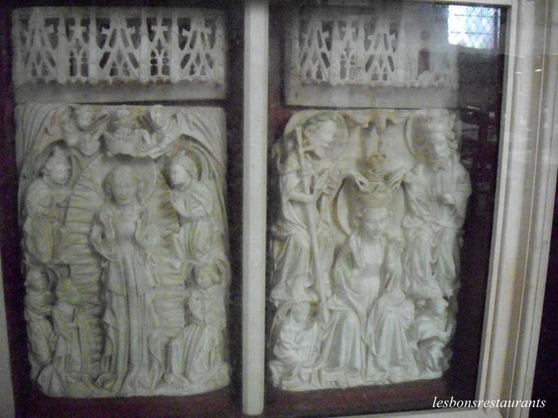 KERMARIA(22)-Des Statues pour un Intérieur bien Conservé