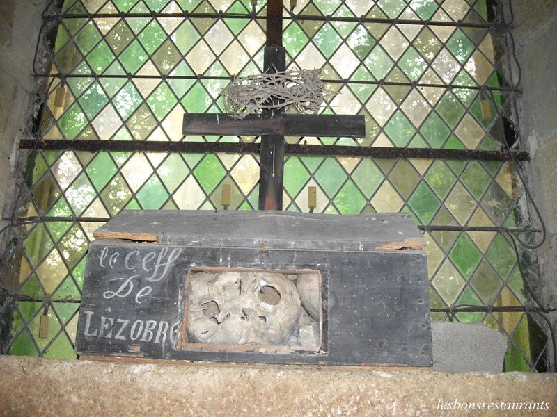 KERMARIA(22)-Des Statues pour un Intérieur bien Conservé