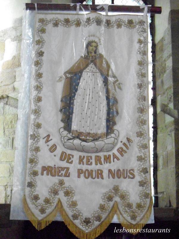 KERMARIA(22)-Des Statues pour un Intérieur bien Conservé