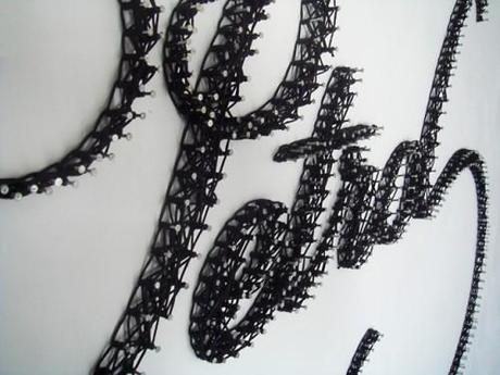 Petrol2 Une typographie originale et créative en clous et fils