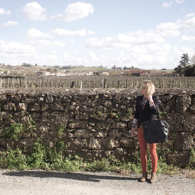 MA VIE EST TELLEMENT INTERESSANTE QUE JE TE LA RACONTE.