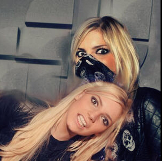 Nadège prend la pose avec ses plus jeunes fans (vidéo)