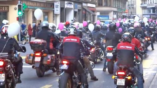 Toutes en moto”: 500 motards et motardes défilent à Genève | À Découvrir