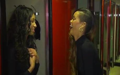 RIHANNA SURPREND UNE FAN DANS SON DRESSING
