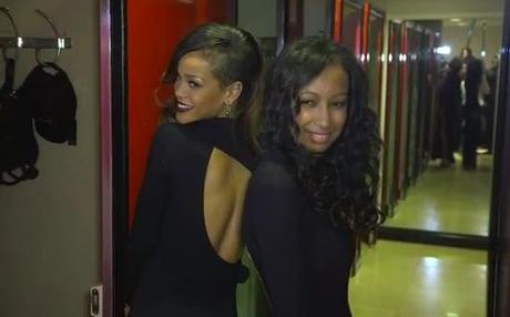 RIHANNA SURPREND UNE FAN DANS SON DRESSING