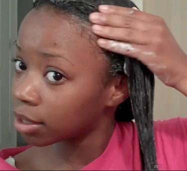 BEAUTE : 10 ERREURS FATALES A NE PLUS COMMETTRE Appliquer sa crème de soin sur toute la longueur des cheveux