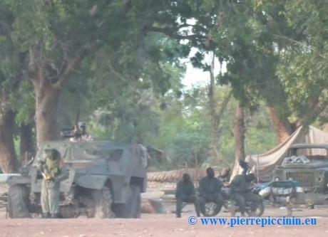 MALI - Grand-reportage : L'illusion malienne Check-point de Djiabali