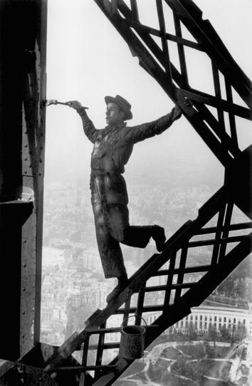 Marc-Riboud_peintre-de-la-Tour-Eiffel-1953