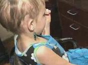 fillette souffrait d’alopecie depuis qu’elle bebe s’est offrir perruque naturelle