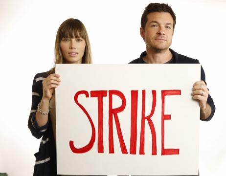 Jessica Biel & Jason Bateman font la grève des toilettes! + une vidéo