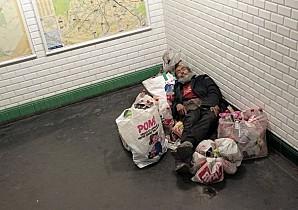 un-sans-abri-dans-une-station-de-metro-afp.com-Jacques-Dema.jpg