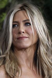 974236_cast-member-jennifer-aniston-attends-the-premiere-of-just-go-with-it-in-new-york