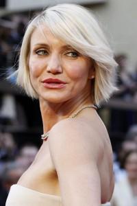 948986_actress-cameron-diaz-poses-as-she-arrives-at-the-84th-academy-awards-in-hollywood