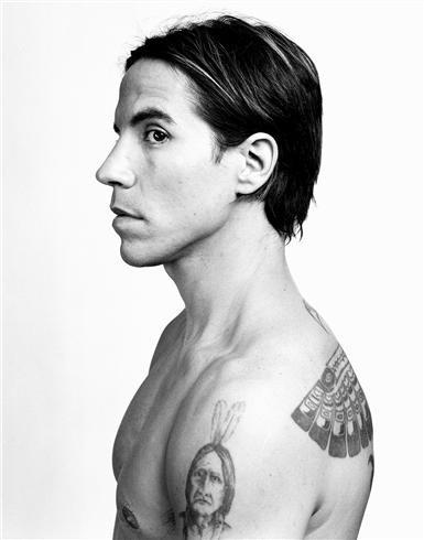 Anthony-Kiedis-sideways-pose.jpg