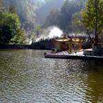 Lac au bas des temples