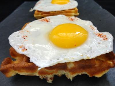 GAUFRES AUX ŒUFS AU PLAT
