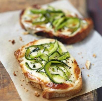 Bruschetta crémeuse au Parmesan et Courgettes