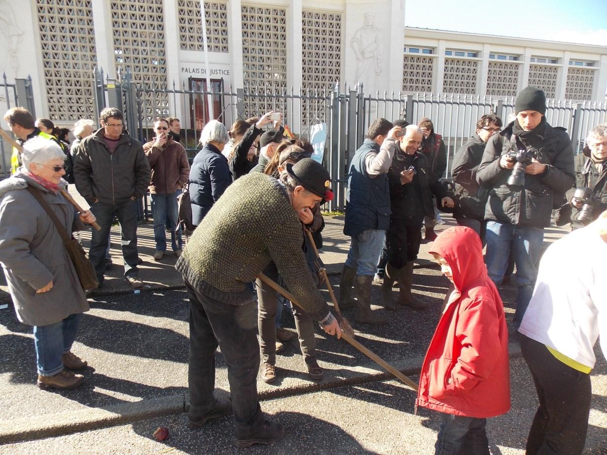aux marches du palais
