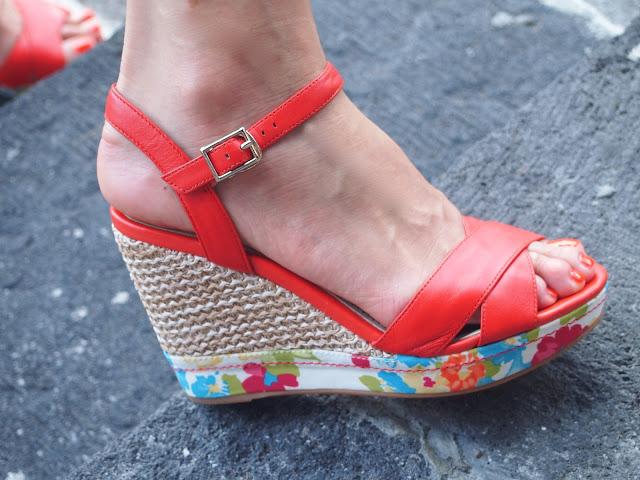 Chaussures compensées ou pas?