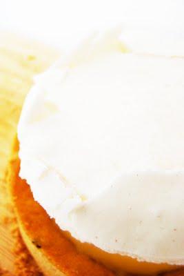 Tarte mousse citron, basilic et meringue craquante...