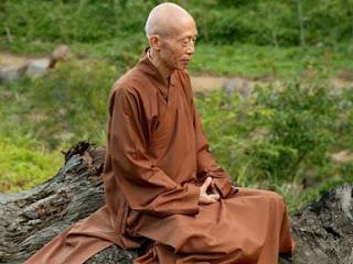 Faut-il fermer les yeux ou les garder ouvert ?