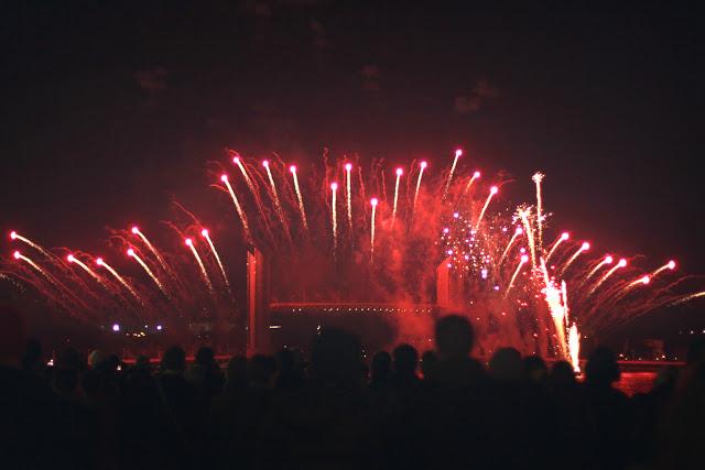 un petit côté star wars sur Bordeaux pour l'ouverture du pont Chabans Delmas