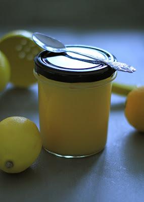 Parfait  meringué au citron avec une nouvelle recette d'un vrai bon  lemon curd anglais