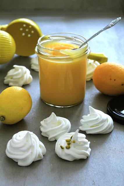 Parfait  meringué au citron avec une nouvelle recette d'un vrai bon  lemon curd anglais