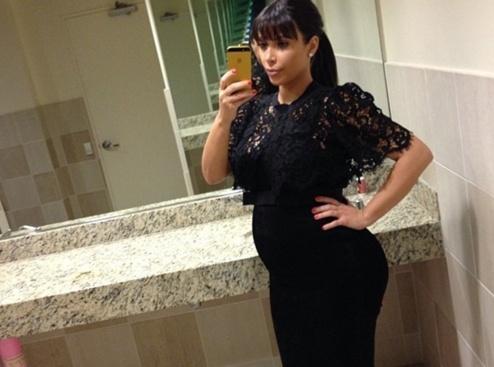 PHOTO Kim Kardashian : Très enceinte, elle dévoile ses formes