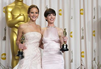 Pourquoi tant de haine contre Anne Hathaway –et d'amour pour Jennifer Lawrence?
