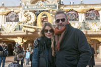Kevin Costner en famille à Disneyland Paris