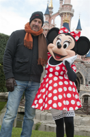 Kevin Costner et Minnie à Disneyland Paris