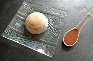 Nougat glacé, servez avec une sauce au chocolat Nougat glacé, servez avec une sauce au chocolat