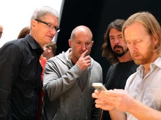 Jon Ive prend en charge le design de l'âme de notre iPhone...