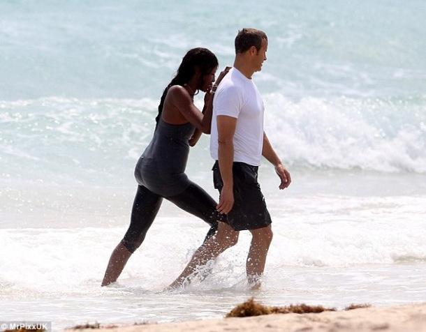 LES AMOURS DE NAOMI CAMPBELL ET VLADIMIR DORONIN A LA MER - Miami