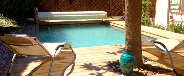 Quand la piscine devient tout bois, bonne alternative aux coques polyester ?