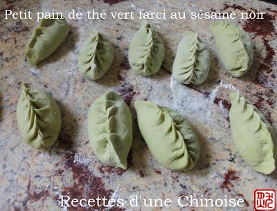 Petit pain de thé vert farci au sésame noir 柳叶黑芝麻包 liǔyè hēi zhīma bāo