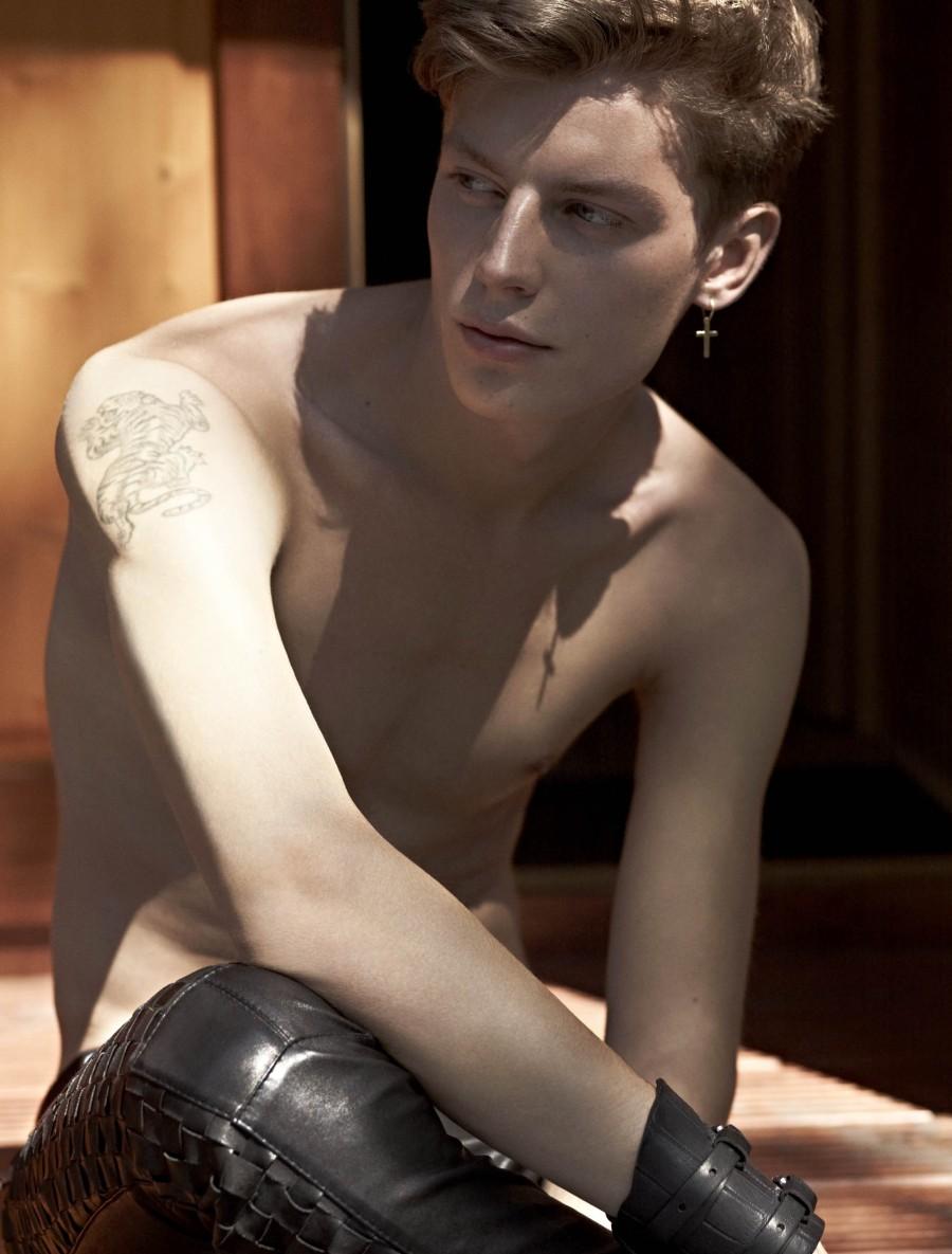 BEAU comme la Croix sans sa Bannière.