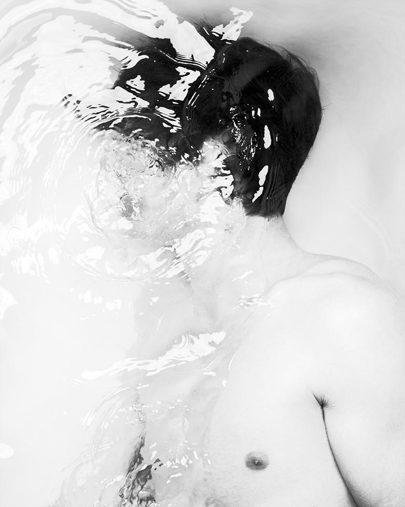 BEAU comme un Noyé dans son Bain