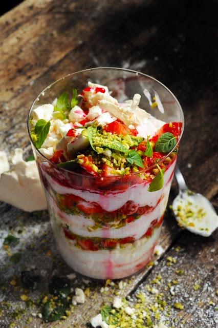 Eton Mess Forever parce que c'est de la faute à Pascale ! Eton mess très très parfumé à la fraise et plein d'autres choses !