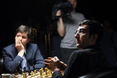 Vladimir Kramnik a marqué son premier point face à Peter Svidler lors de la ronde 8 